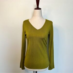 T Tahari Olive Moss Green V-Neck Fine Knit Long Sleeve Sweater Size XS